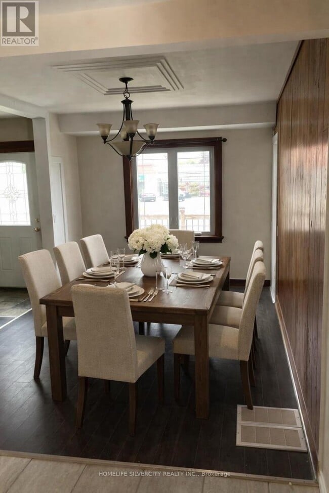 Building Photo - 845 Colborne St E