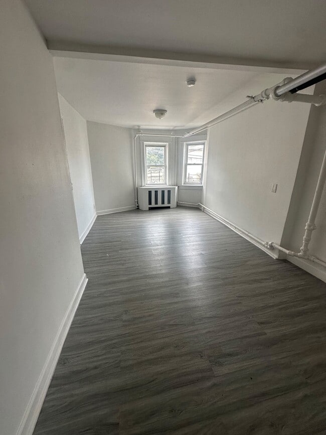 Building Photo - 34 Van Cortlandt Park Ave