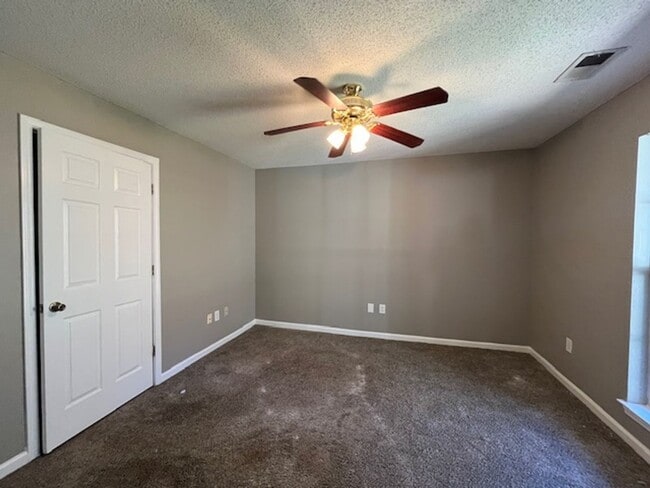 Foto del edificio - 2 Bedroom 2 Bath Home with 2 Car Garage fo...