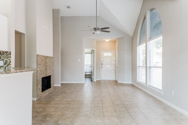 Building Photo - 7608 Honeybee Ln