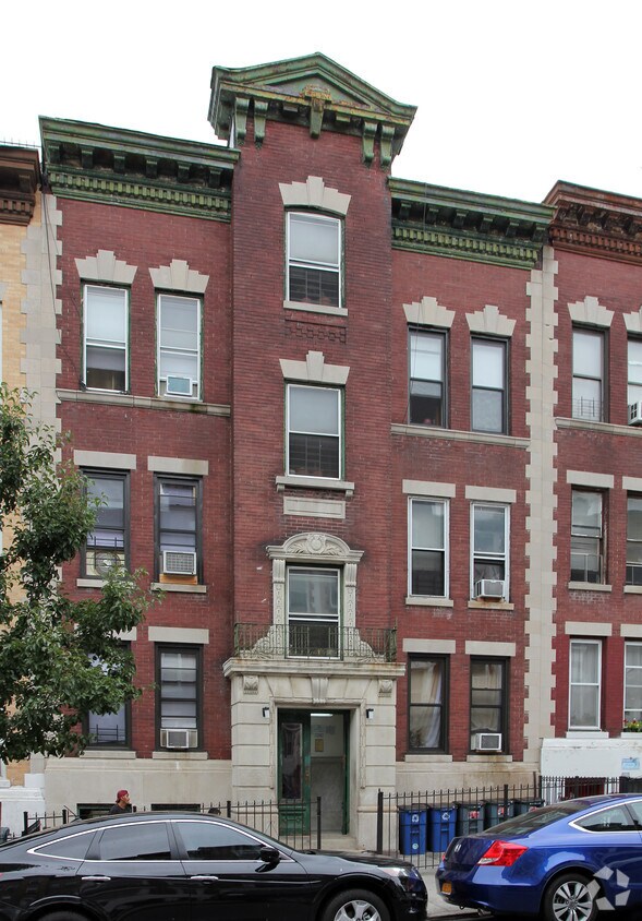 Primary Photo - 451 40th St