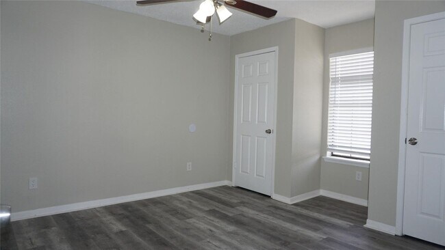 Foto del edificio - 2 bedroom 1 bath-Grand Prairie