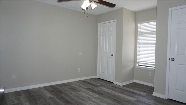 Building Photo - 2 bedroom 1 bath-Grand Prairie