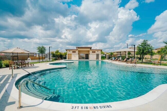 Piscina de la asociación de propietarios - 6613 San Isidro Dr