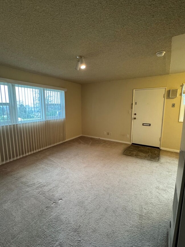 Foto del edificio - Spacious Updated 2 Bedroom in Renton with ...