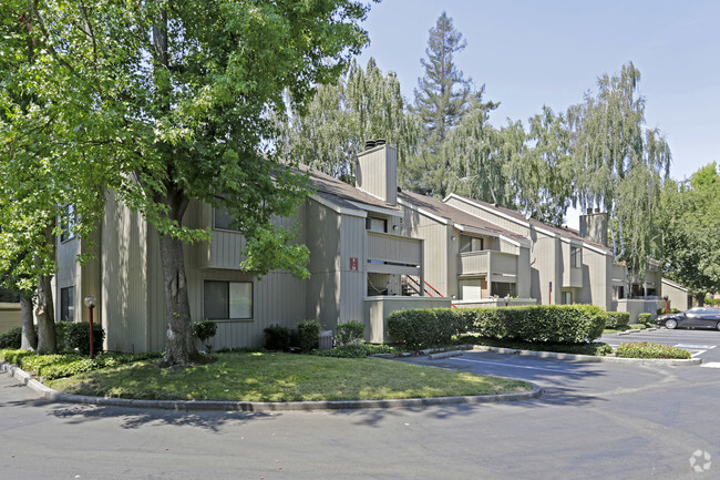 Building Photo - Water's Edge Apartments