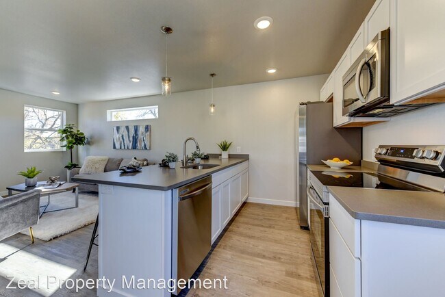 Building Photo - 1 br, 1.5 bath House - 302 E Chester Street B