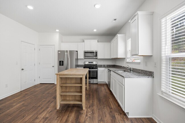 Building Photo - 2900 Bogart Ln