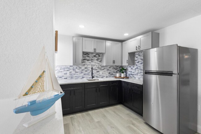 Foto del edificio - 1824 Lake St