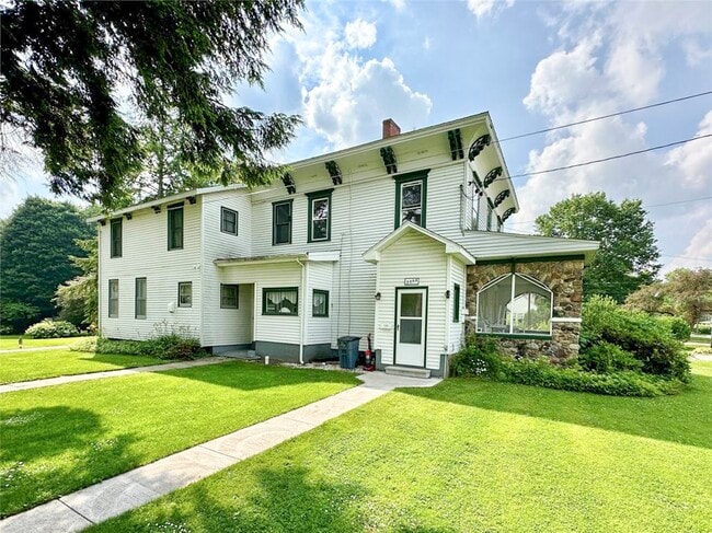 Building Photo - 336 Meadville St