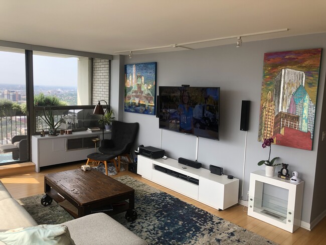Foto del edificio - 1455 N Sandburg Ter
