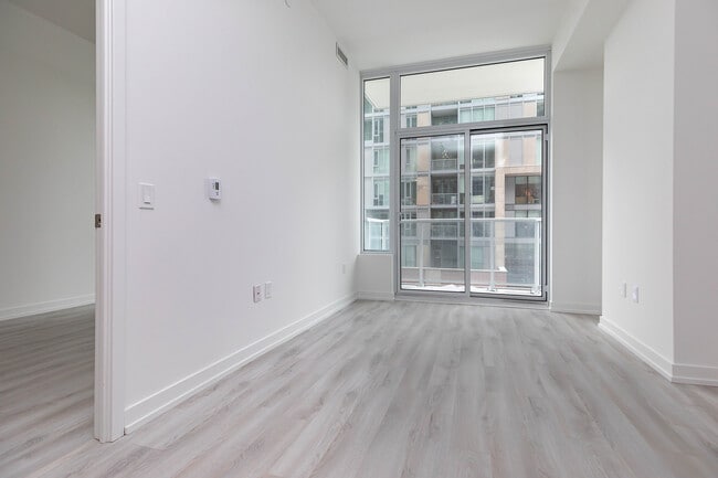 Building Photo - 33 Helendale Ave