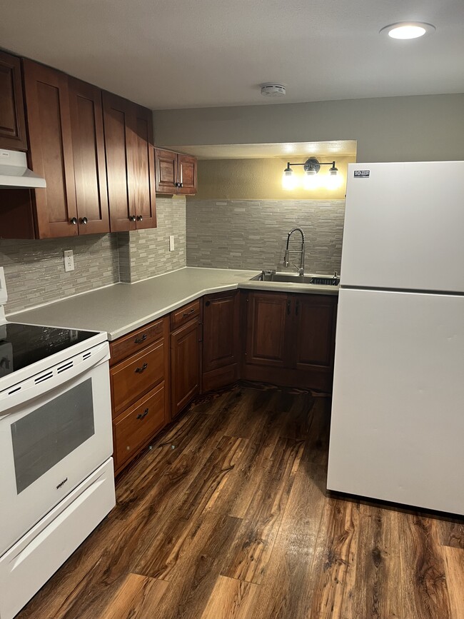 Building Photo - 208 4th St