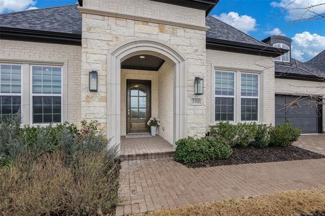 Building Photo - 350 Pearland Dr
