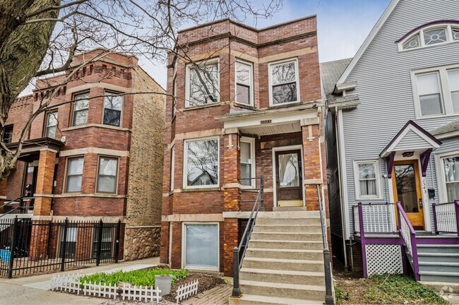 Building Photo - 2541 W Carmen Ave