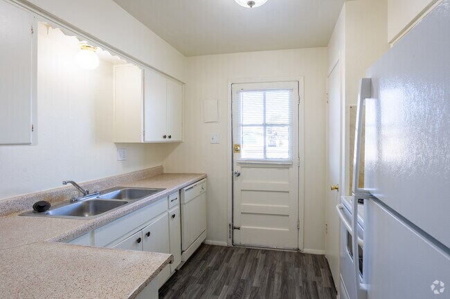 2BD, 1BA - 843SF - Cocina - Somerset Park