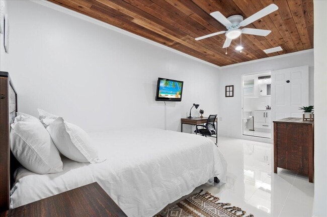 Building Photo - 11647 62nd Ln N