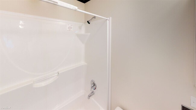 Foto del edificio - 3 br, 2 bath House - 230 Boeing Ave