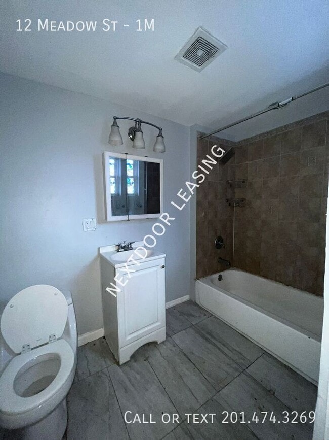 Building Photo - 12 Meadow St