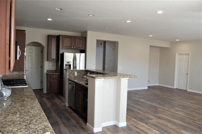Building Photo - 4890 Peninsula Point Dr