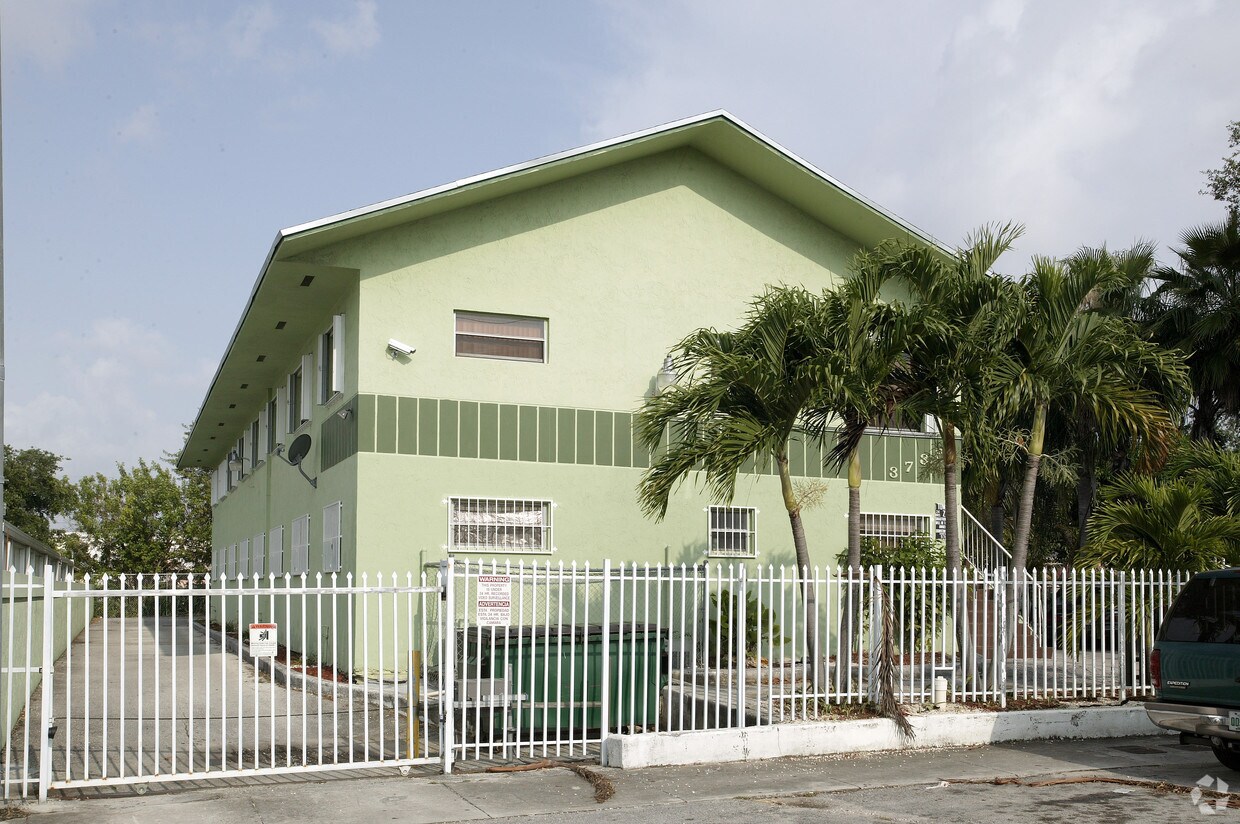 Building Photo - 3738 NW 23rd Ave