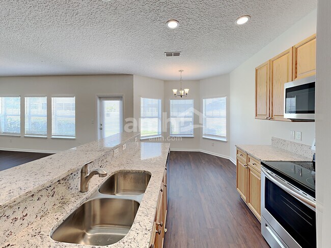 Foto del edificio - 6243 Pendragon Pl