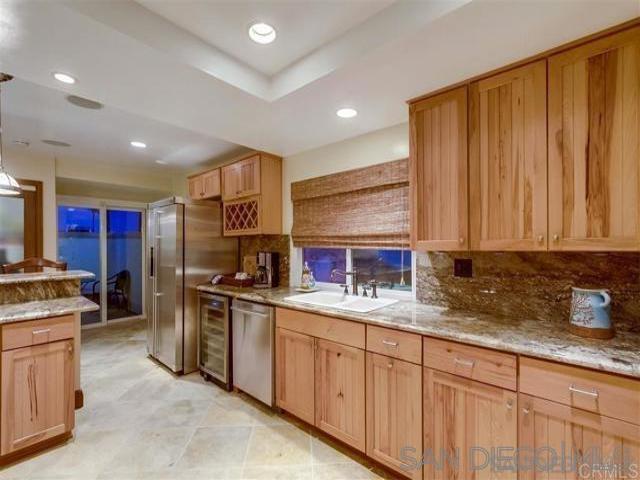 Foto del edificio - 74 Kingston Ct W