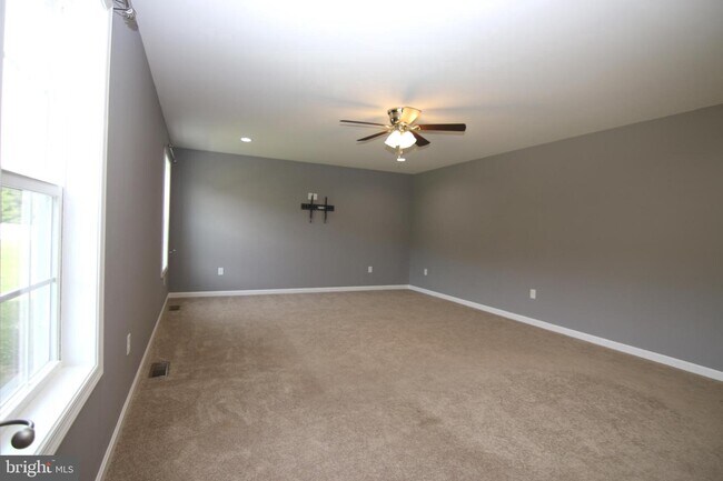 Building Photo - 375 Quail Landing Cir