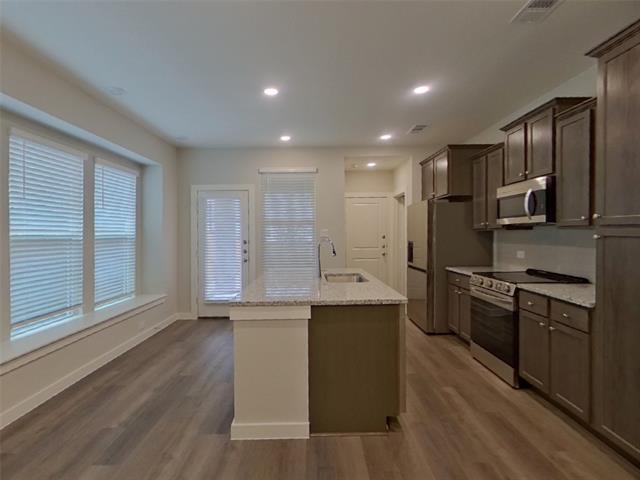 Foto del edificio - 8221 Brookhaven Dr