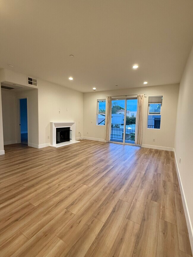 Foto del edificio - 4820 Bellflower Ave