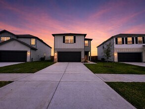 Building Photo - 8431 Vacek Xing Wy