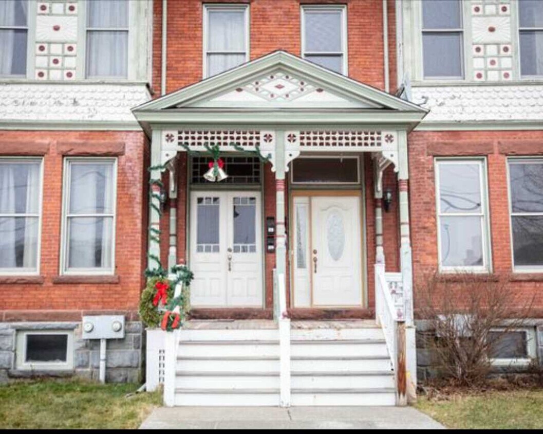 Primary Photo - 63 GARDEN St
