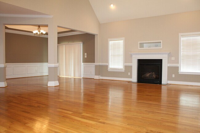 Building Photo - 111 Apple Tree Ln