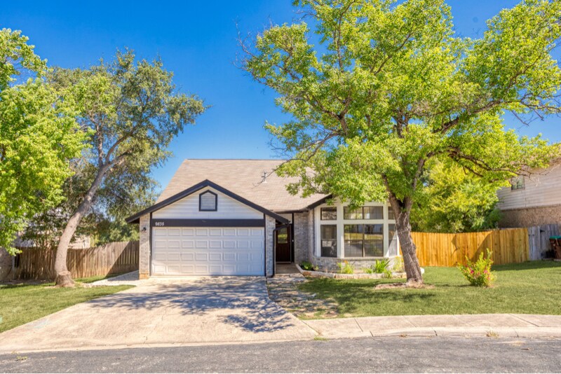 Foto principal - 9835 Logans Ridge Dr