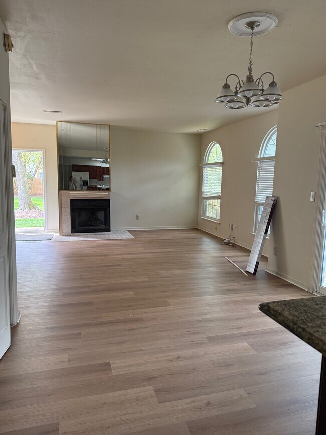 Sala de estar - 4614 Islander Ct