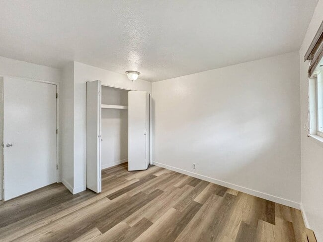 Building Photo - 2 Bedroom Condo For Rent - 3 Month Lease
