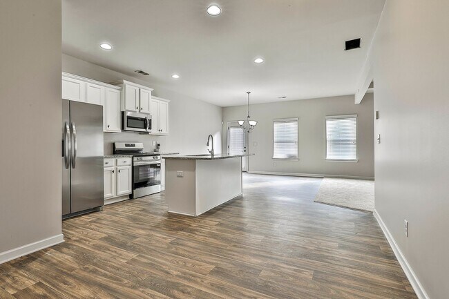 Foto del edificio - McDonough Home Spacious and Close to Everything!