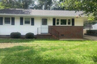 Building Photo - 1000 Kingsport Ln
