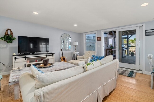 Building Photo - 75 Rocky Neck Ave
