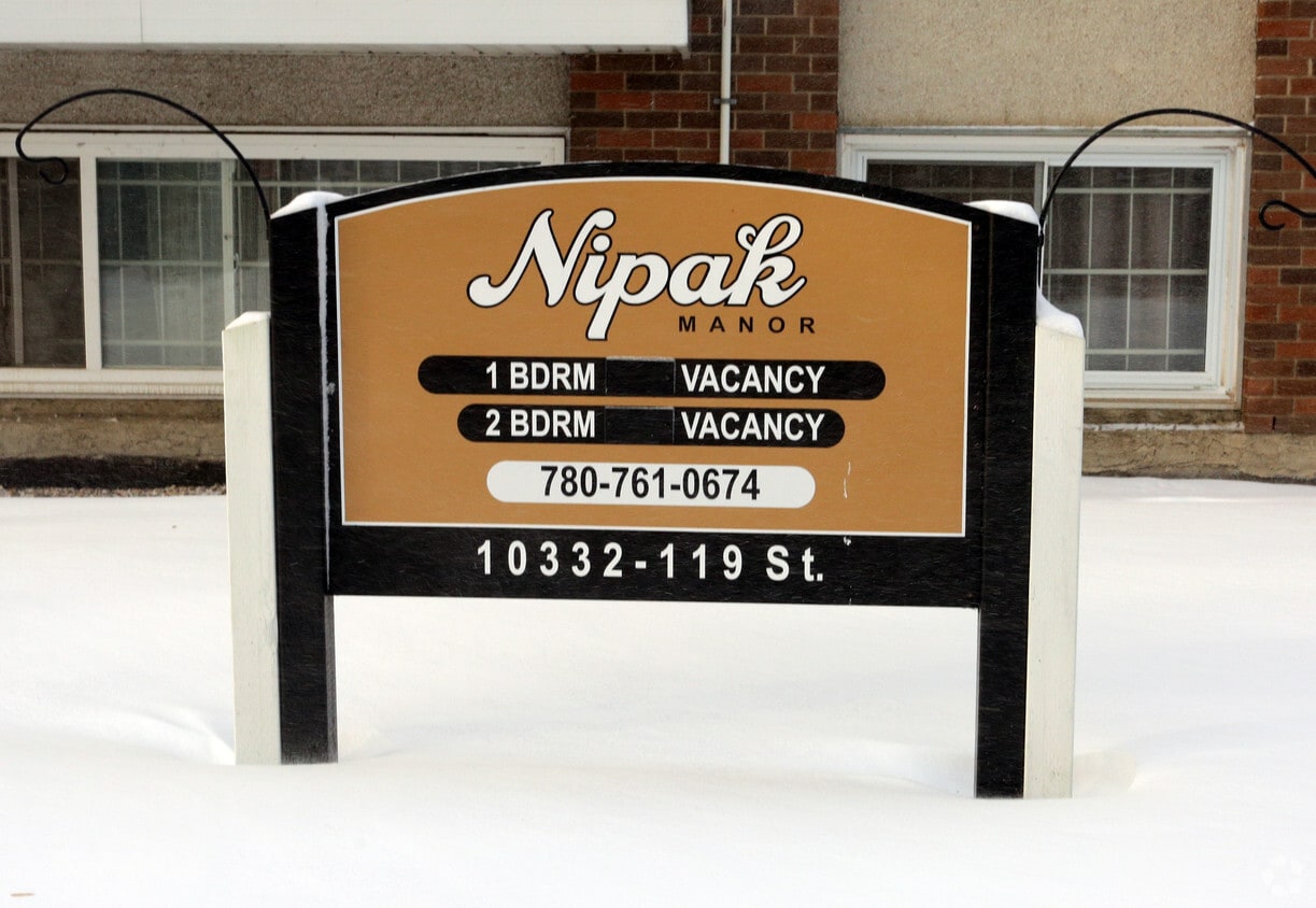 Building Photo - Nipak Manor