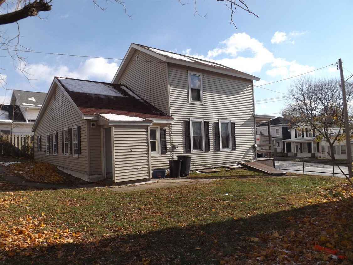 193 W Bridge St, Oswego, NY 13126 House Rental in Oswego, NY