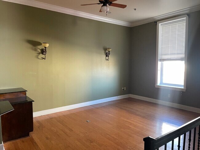 Sala de estar - 102 N Front St