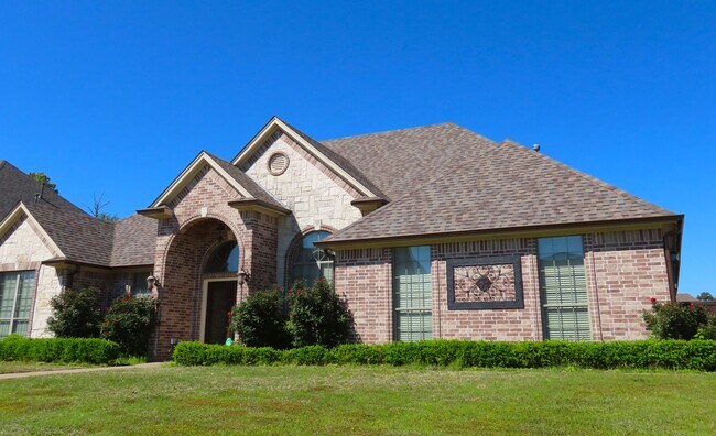 Building Photo - Stunning 3 Bedroom, 2-1/2 Bath Home w/Office!