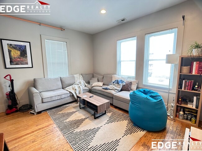 Foto del edificio - 21 Greylock Rd