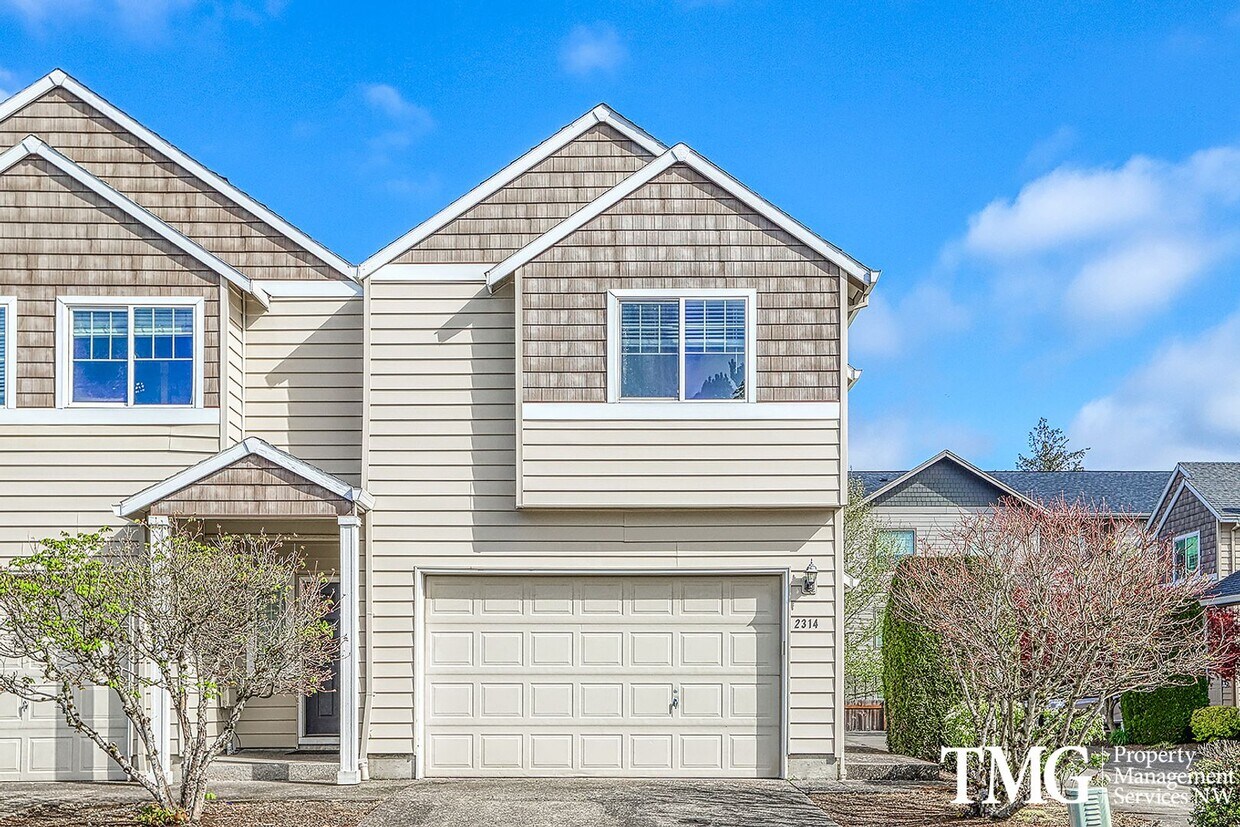 Primary Photo - Great 3 Bed 2.5 Bath Corner Townhome in Ha...