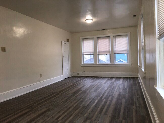 Building Photo - 511 Caspian Ave