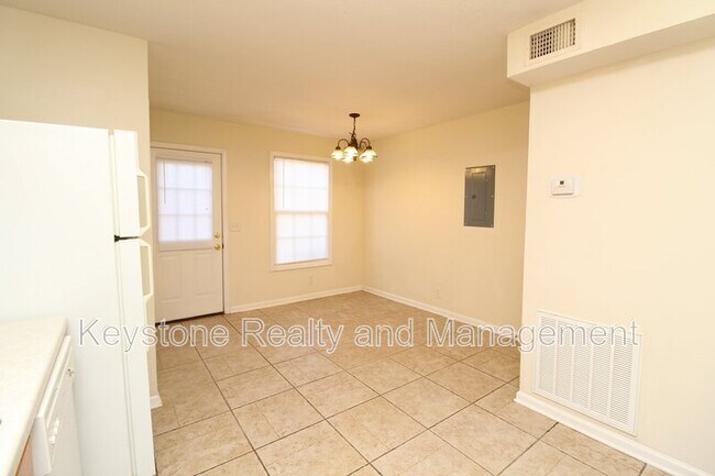 Building Photo - 2300-3 Raleigh Ct