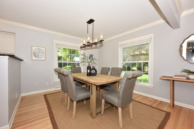 Building Photo - Rare Elm Grove 5 Bedroom Home For Rent