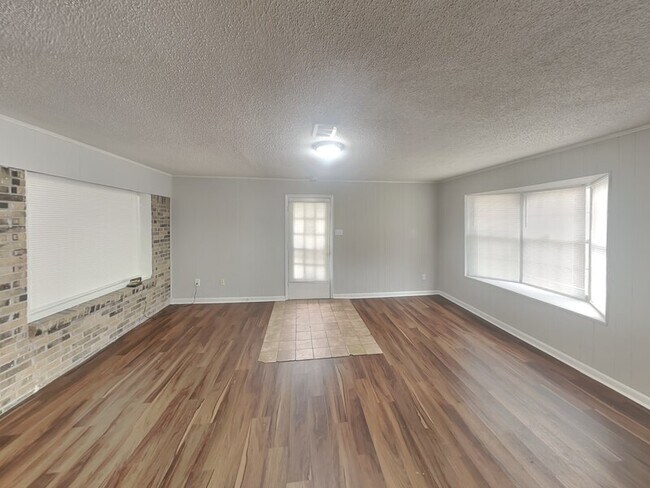 Building Photo - 5010 Penwood Cove