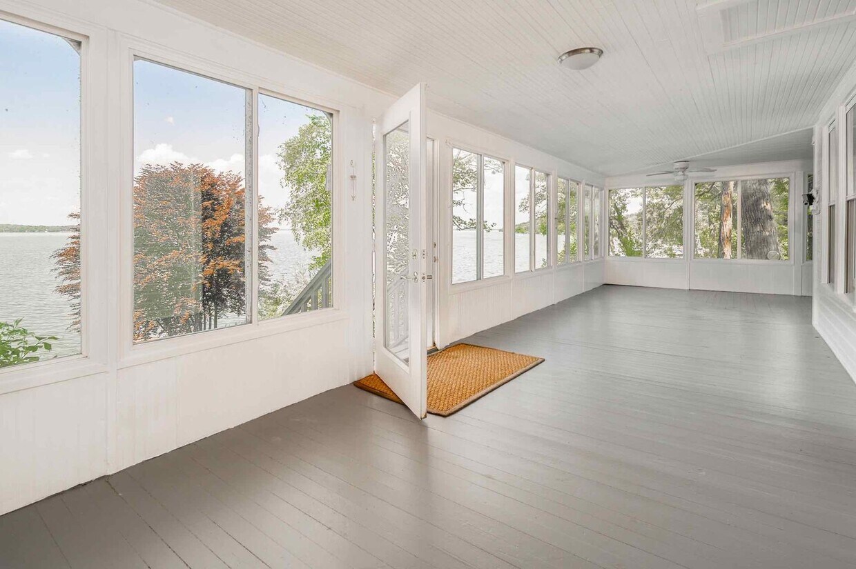 Foto principal - Lake Mendota Retreat: 3BR Home w/ 60’ Pier...